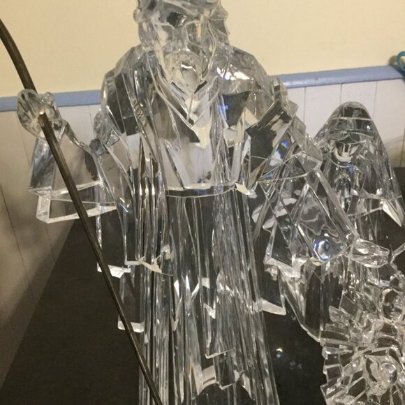 3 piece acrylic manger, Mary 10", Joseph 15" and baby Jesus excellent condition - Picture 5 of 7